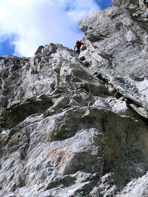Foto: Andreas Koller / Wandertour / Piz Kesch (3418m) / Gesicherter Aufstieg in die Porta d Es-cha / 06.09.2011 22:03:42