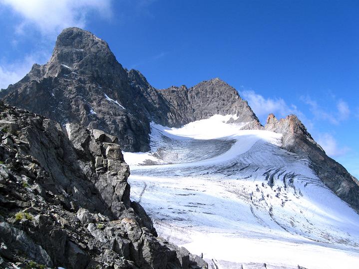 Foto: Andreas Koller / Wandertour / Piz Kesch (3418m) / Keschnadel, Piz Kesch mit dem Vadretta da Porchabella / 06.09.2011 22:03:14