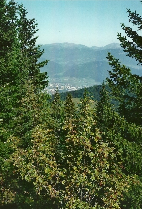 Foto: Wolfgang Dröthandl / Wandertour / Steinplanüberschreitung vom Gaberl nach Knittelfeld / Blick vom Gipfel auf Knittelfeld, im Hintergrund Seckauer Tauern / 06.10.2011 13:50:02