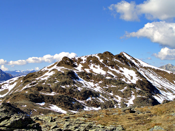 Foto: vince 51 / Wandertour / von der Sesvennahütte auf den Piz Rasass / Piz Rasass vom Weg zum Vernungkopf / 20.10.2011 23:26:38