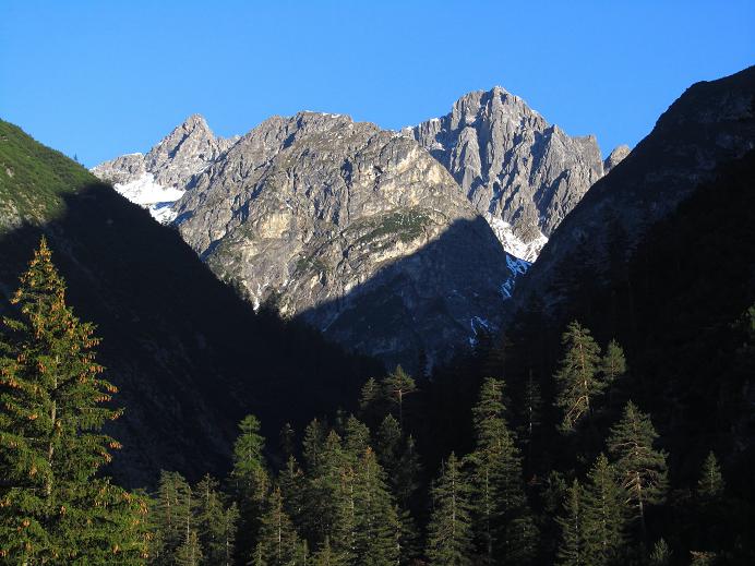 Foto: Andreas Koller / Klettertour / Lange Kante auf den SW Parzinnturm (2590m) / Steinkarspitze (2650m) von der Alfuzalm (Ausgangspunkt) / 22.10.2011 20:19:48