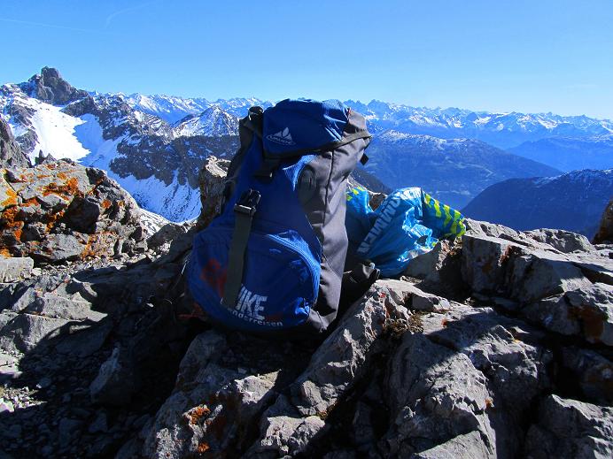 Foto: Andreas Koller / Klettertour / Lange Kante auf den SW Parzinnturm (2590m) / Blick in die Ötztaler Alpen / 22.10.2011 20:14:26