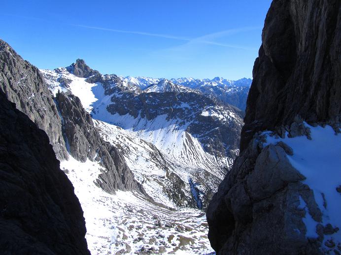 Foto: Andreas Koller / Klettertour / Lange Kante auf den SW Parzinnturm (2590m) / Abstieg in die gesicherte Schlucht / 22.10.2011 20:12:23