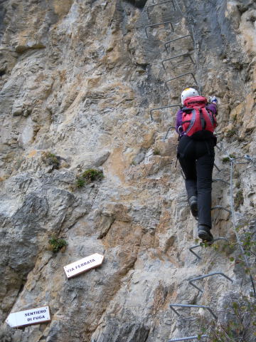 Foto: Wolfgang Lauschensky / Klettersteigtour / Ferrata di Camoglieres auf die Crocetta Soprana / Zwischenteil der 1. Sektion / 28.10.2011 21:07:37