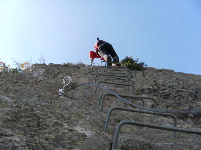 Foto: Wolfgang Lauschensky / Klettersteigtour / Ferrata degli Artisti / kurze senkrechte Aufschwünge / 29.10.2011 09:01:57