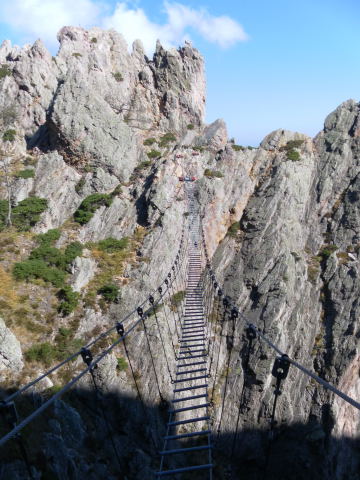 Foto: Wolfgang Lauschensky / Klettersteigtour / Ferrata degli Artisti / Rückblick über die Seilbrücke / 29.10.2011 09:00:58