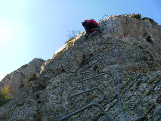 Foto: Wolfgang Lauschensky / Klettersteigtour / Ferrata degli Artisti / steiler Grataufschwung / 29.10.2011 09:00:42