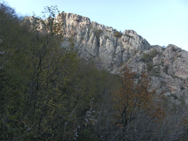 Foto: Wolfgang Lauschensky / Klettersteigtour / Ferrata degli Artisti / oberer Gratverlauf aus der Südflanke / 29.10.2011 08:59:18