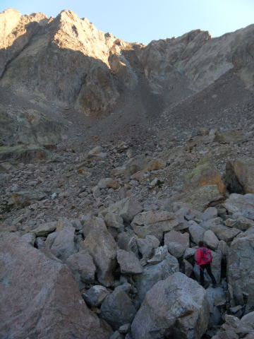 Foto: Wolfgang Lauschensky / Wandertour / Cima Argentera 3297m, Königin der Seealpen / Geröllrinne zum Passo di Dentriti / 29.10.2011 19:08:04