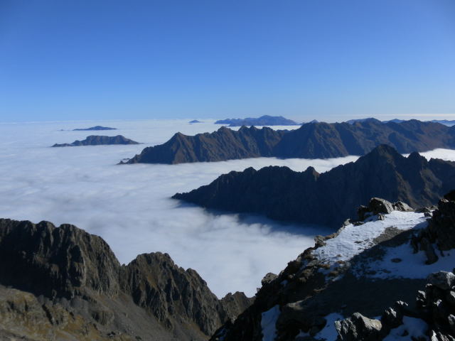 Foto: Wolfgang Lauschensky / Wandertour / Cima Argentera 3297m, Königin der Seealpen / Blick in die obere Poebene und die ligurischen Alpen / 29.10.2011 19:07:24