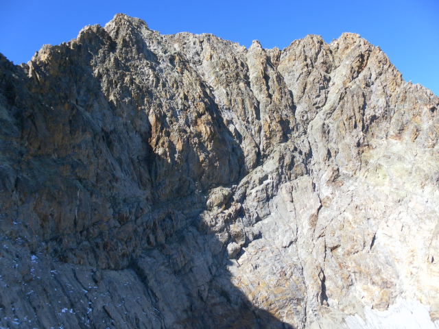 Foto: Wolfgang Lauschensky / Wandertour / Cima Argentera 3297m, Königin der Seealpen / erster Anblick der Ostwand der Cima Argentera mit ihrem Anstiegsband / 29.10.2011 19:07:17