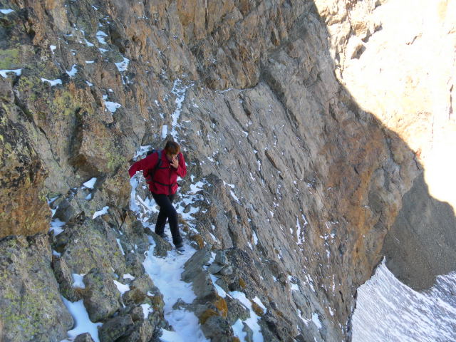 Foto: Wolfgang Lauschensky / Wandertour / Cima Argentera 3297m, Königin der Seealpen / exponiertes ansteigendes Band vor dem Passo di Dentriti / 29.10.2011 19:04:35