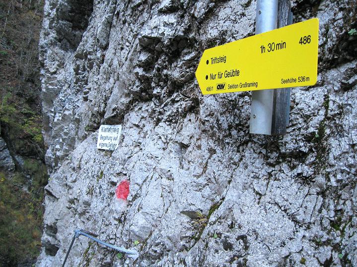 Foto: Andreas Koller / Klettersteigtour / Triftsteig (670m) / Einstieg / 06.11.2011 21:21:16
