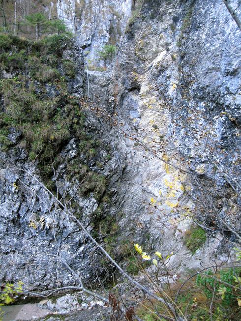 Foto: Andreas Koller / Klettersteigtour / Triftsteig (670m) / Blick zur zweiten Schlüsselstelle, der Rinne / 06.11.2011 21:17:25
