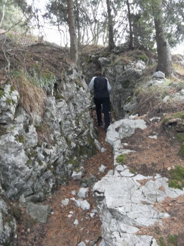 Foto: Wolfgang Lauschensky / Wandertour / Cima d´ Oro bis Cima Pari Kammüberschreitung / beklemmendes Wandern in den alten Schützengräben / 12.12.2011 15:10:58