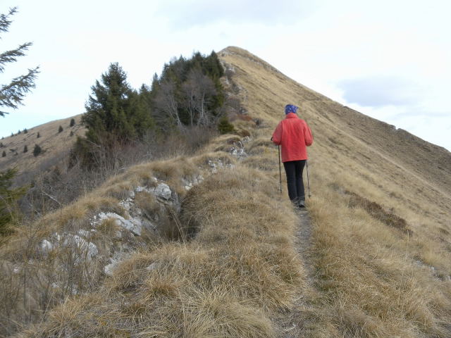 Foto: Wolfgang Lauschensky / Wandertour / Cima d´ Oro bis Cima Pari Kammüberschreitung / Schützengraben am Südrücken zum Hauptgipfel der Cima d'Oro / 12.12.2011 15:10:14