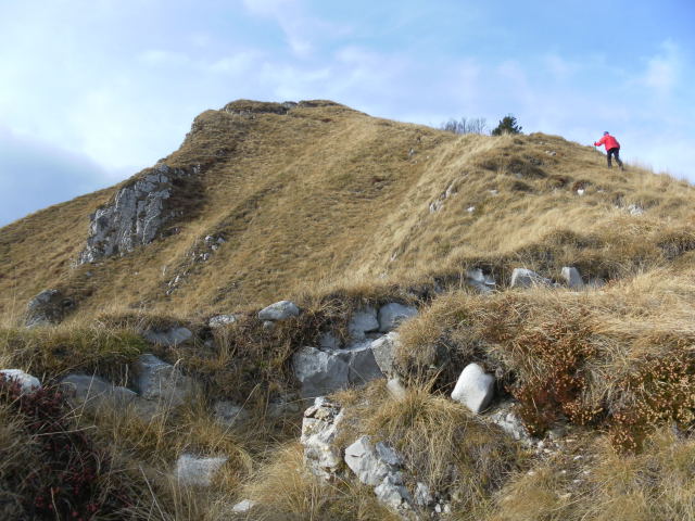 Foto: Wolfgang Lauschensky / Wandertour / Cima d´ Oro bis Cima Pari Kammüberschreitung / Schützengräben der Cima Sclapa / 12.12.2011 15:09:27