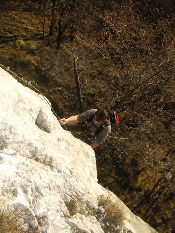 Foto: Wolfgang Lauschensky / Klettersteigtour / Via Ferrata Spigolo della Bandiera und Via Ferrata Ernesto Franco / kurzer Überhang vor dem Ausstieg / 15.12.2011 22:45:15
