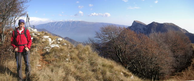 Foto: Wolfgang Lauschensky / Wandertour / Cresta Marmera: vom Monte Spino zum Monte Forametto / Zustieg zur Cresta Marmera, rechts dahinter der Monte Pizzocolo / 16.12.2011 07:52:18