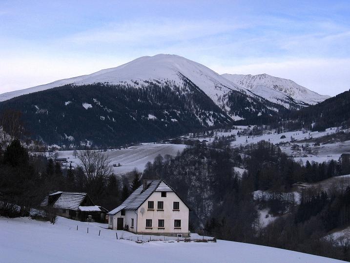 Foto: Andreas Koller / Skitour / Aus der Krakau auf die Tockneralm (2357m) / Die Tockneralpe aus der Krakau / 05.01.2012 22:28:50