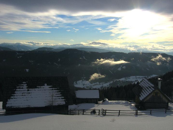 Foto: Andreas Koller / Skitour / Aus der Krakau auf die Tockneralm (2357m) / Bei der Tocknerhütte / 05.01.2012 22:10:30