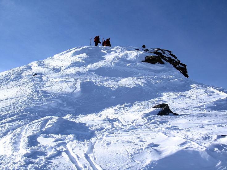 Foto: Andreas Koller / Skitour / Chilchalphorn (3040m) / Die letzten Meter des Gipfelaufbaus / 19.01.2012 21:21:20