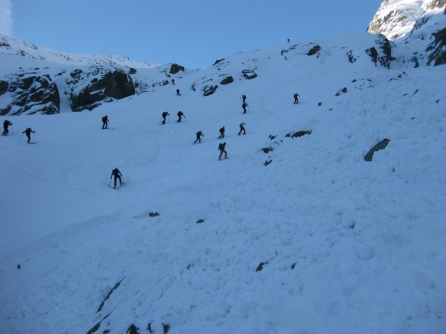 Foto: Wolfgang Lauschensky / Skitour / Lüsener Spitze und Lüsener Fernerkogel / frühmorgendliches Getümmel / 31.01.2012 22:14:44