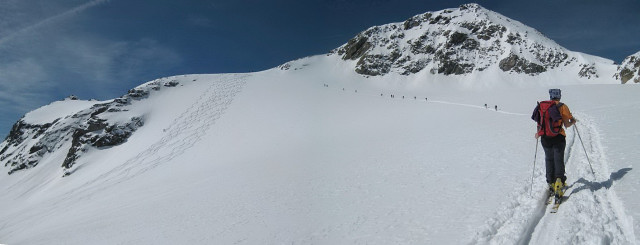 Foto: Wolfgang Lauschensky / Skitour / Lüsener Spitze und Lüsener Fernerkogel / links der Firnhang zur Lüsener Spitze rechts / 31.01.2012 22:13:39