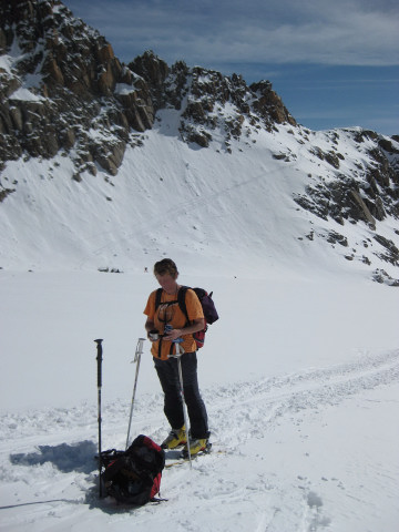 Foto: Wolfgang Lauschensky / Skitour / Lüsener Spitze und Lüsener Fernerkogel / ansteigende Querung über die Plattige Wand im Hintergrund / 31.01.2012 22:13:11