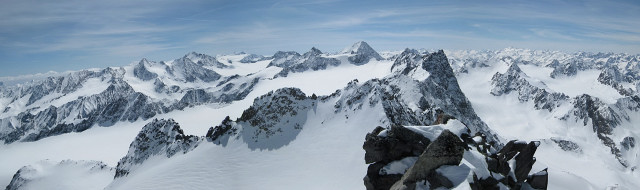 Foto: Wolfgang Lauschensky / Skitour / Lüsener Spitze und Lüsener Fernerkogel / Rotgrat, davor sein Ferner, dahinter der Lüsener Ferner, am Horizont der Schrankogel / 31.01.2012 22:11:25