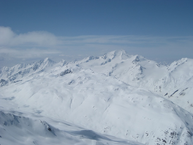 Foto: Wolfgang Lauschensky / Skitour / Weißkugel 3738m über „Bella Vista“ / Blick von der Kreuzspitze auf die Ostflanke der Weißkugel / 04.02.2012 18:17:02