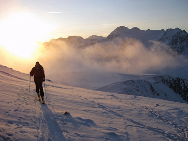 Foto: Wolfgang Lauschensky / Skitour / Weißkugel 3738m über „Bella Vista“ / Sonnenaufgang im Hinteren Eis / 04.02.2012 18:16:32