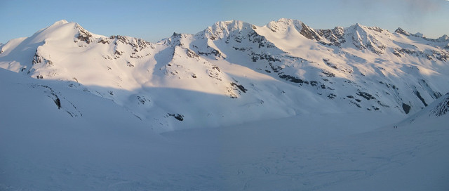 Foto: Wolfgang Lauschensky / Skitour / Weißkugel 3738m über „Bella Vista“ / Blick von der Scharte auf den Hintereisferner / 04.02.2012 18:16:13