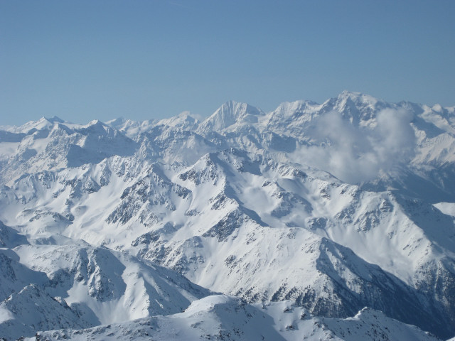 Foto: Wolfgang Lauschensky / Skitour / Weißkugel 3738m über „Bella Vista“ / Gipfelblick südwärts ins Ortlermassiv / 04.02.2012 18:13:20