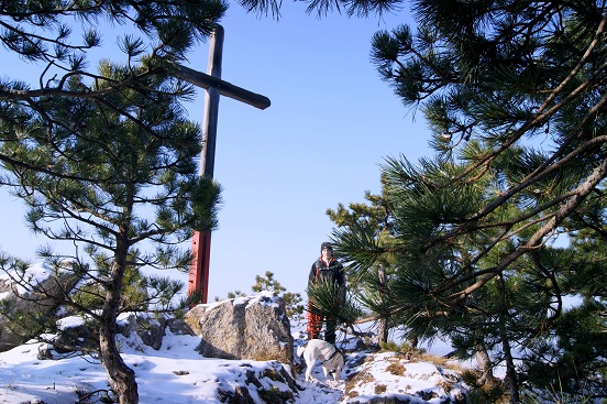 Foto: Andreas Koller / Wandertour / Über den Größenberg (605m) / Beim Kreuz am NO-Kamm / 21.02.2012 22:07:41