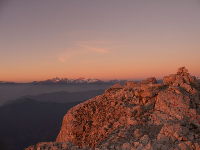 Foto: Datzi / Wandertour / Überschreitung Hochzinth und Birnhorn (Biwak) / Traum Aussicht am Gipfel / 23.02.2012 07:07:05