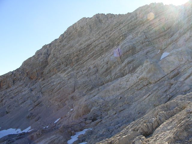 Foto: Datzi / Wandertour / Überschreitung Hochzinth und Birnhorn (Biwak) / Entlang dieser Felsen steigt man gut gesichert vom Gipfel zum Kuchelnieder ab / 23.02.2012 07:07:57