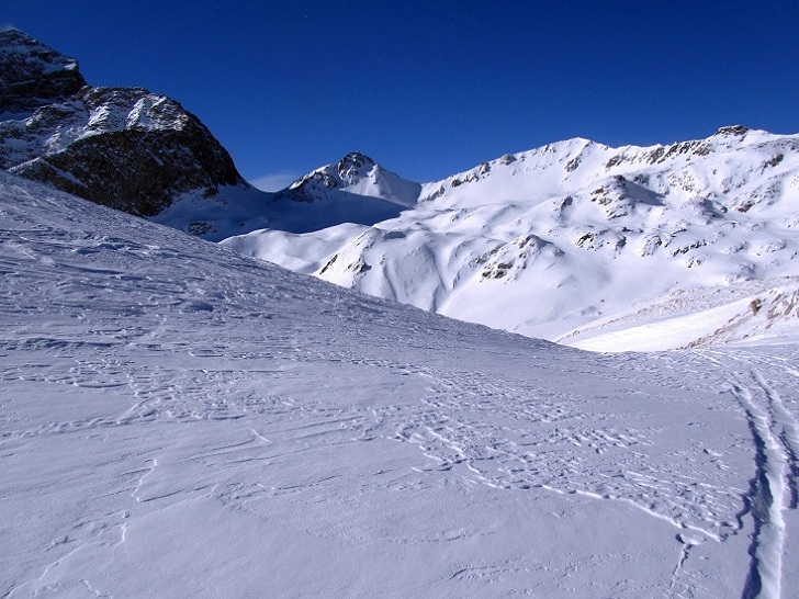 Foto: Andreas Koller / Skitour / Kurzer Anstieg lange Abfahrt am Corn Chamuotsch (3017m) / 08.03.2012 21:46:22