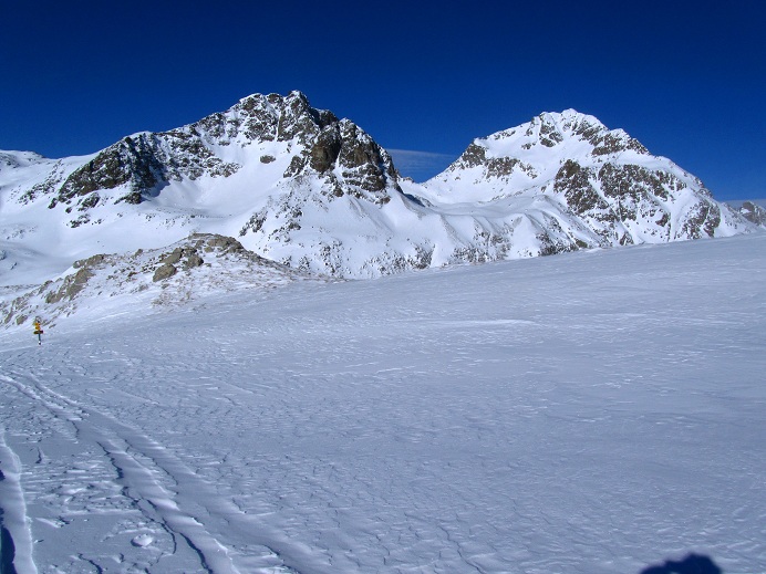 Foto: Andreas Koller / Skitour / Kurzer Anstieg lange Abfahrt am Corn Chamuotsch (3017m) / 08.03.2012 21:46:27