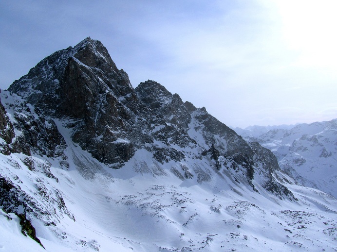 Foto: Andreas Koller / Skitour / Kurzer Anstieg lange Abfahrt am Corn Chamuotsch (3017m) / 08.03.2012 21:36:59