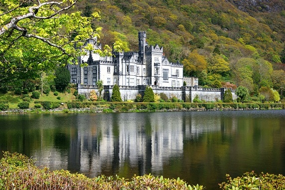 Foto: Andreas Koller / Wandertour / Connemara: Kylemore Abbey Walks (90m) / Kylemore Abbey / 10.05.2012 21:43:51