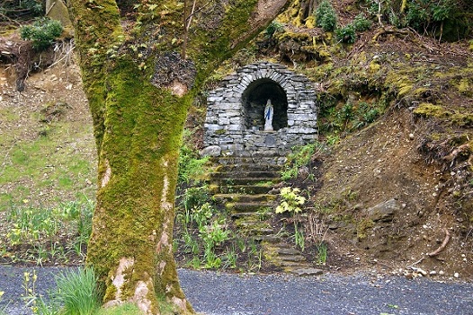 Foto: Andreas Koller / Wandertour / Connemara: Kylemore Abbey Walks (90m) / The Grotto / 10.05.2012 21:41:32