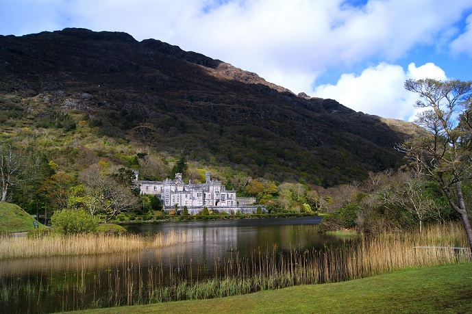 Foto: Andreas Koller / Wandertour / Connemara: Kylemore Abbey Walks (90m) / Wunderschöner Blick auf die Kylemore Abbey / 10.05.2012 21:38:07