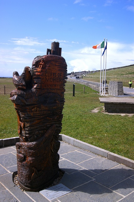 Foto: Andreas Koller / Wandertour / Cliffs of Moher (214m) / Visitor Centre / 16.05.2012 22:00:40