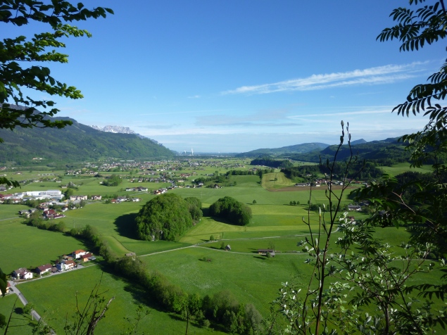 Foto: Manfred Karl / Wandertour / Rabenstein, 644 m / Salzachtal, links im Hintergrund der Untersberg / 27.05.2013 20:52:01