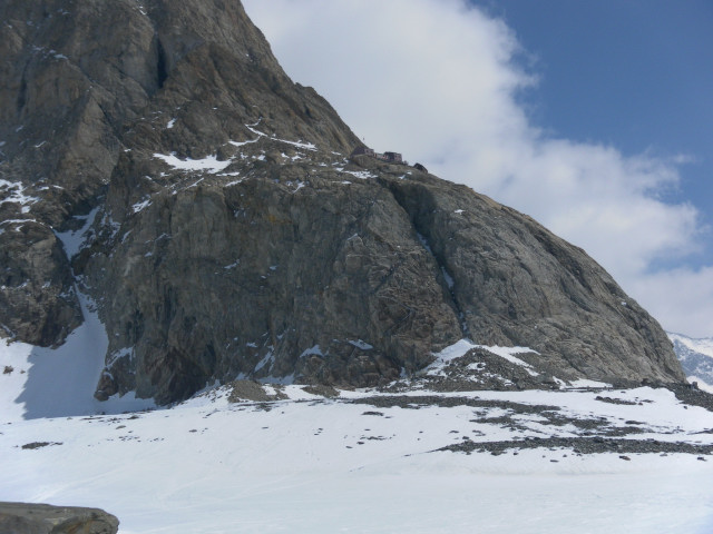 Foto: Wolfgang Lauschensky / Skitour / Sphinx am Jungfraujoch 3571m von der Konkordiahütte / Konkordiahütte vom Konkordiaplatz / 05.06.2012 23:35:48