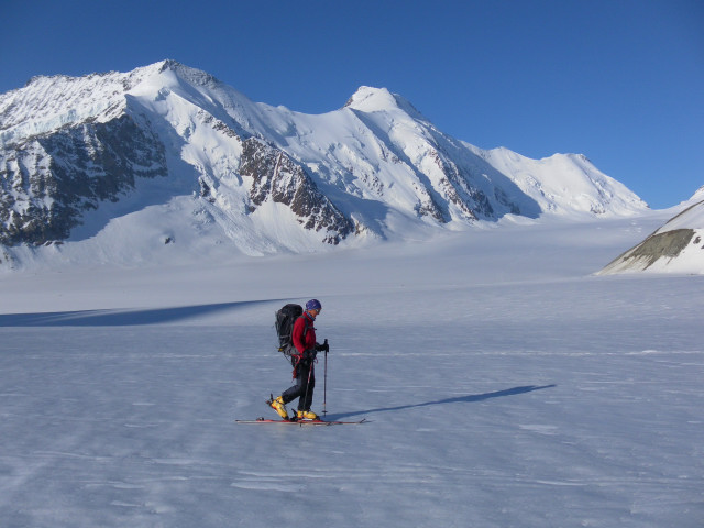 Foto: Wolfgang Lauschensky / Skitour / Sphinx am Jungfraujoch 3571m von der Konkordiahütte / Dreieckhorn und Aletschhorn sowie Aletschfirn aus dem Konkordiaplatz / 05.06.2012 23:35:25