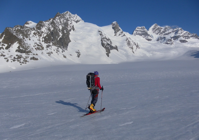 Foto: Wolfgang Lauschensky / Skitour / Sphinx am Jungfraujoch 3571m von der Konkordiahütte / Kranzberg, Rottalhorn und Jungfrau / 05.06.2012 23:35:07