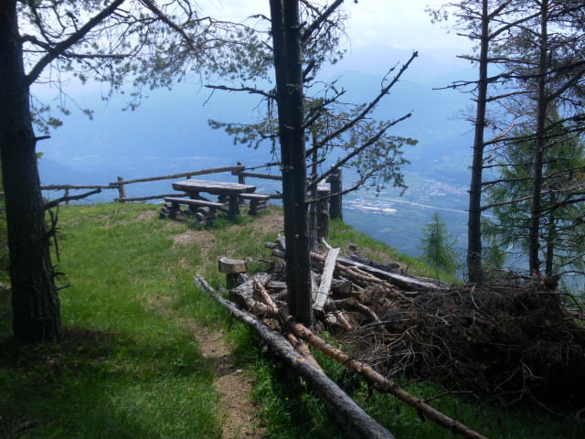 Foto: Wolfgang Lauschensky / Wandertour / Tresnerhorn oder Corno di Tres 1814m / schöne Rastplätze am Kamm / 20.06.2012 20:28:08