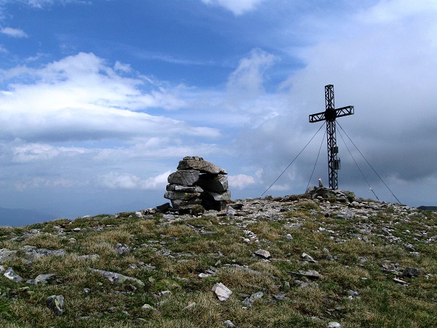 Foto: Andreas Koller / Wandertour / Zum Gipfelsammeln in den Seckauer Tauern (2397m) / Gipfelkreuz Hämmer Kogel / 25.06.2012 18:50:31